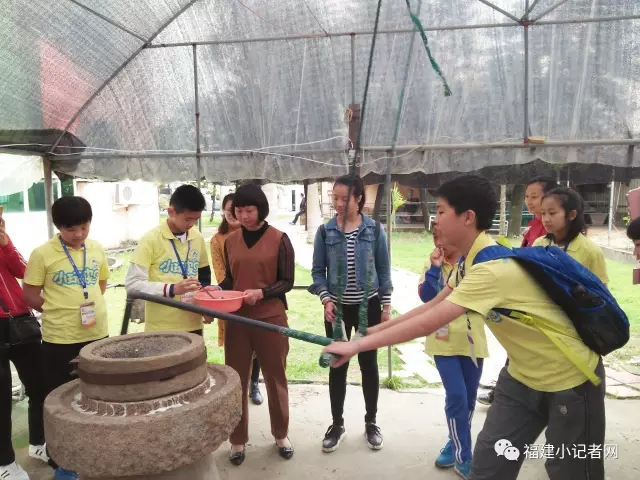 【圍觀】福建小記者走進(jìn)農(nóng)場(chǎng)體驗(yàn)農(nóng)耕樂趣