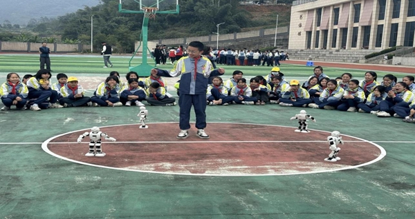 科普大篷車走進連江縣丹陽中心小學