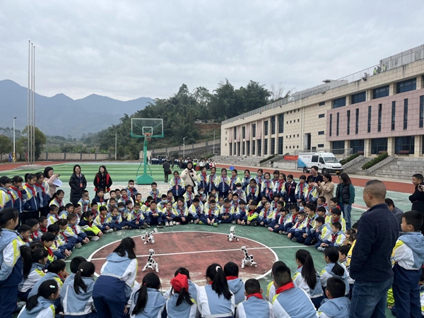 科普大篷車走進連江縣丹陽中心小學