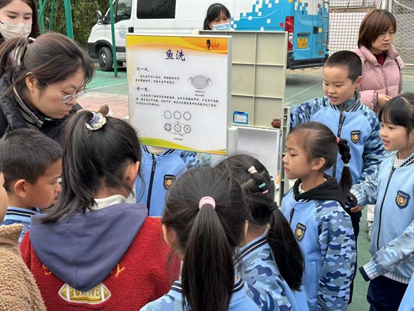 福州科技館科普大篷車走進(jìn)鼓山中心小學(xué)