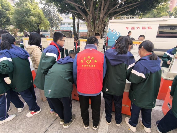 科普大篷車走進(jìn)福州銅盤中學(xué)