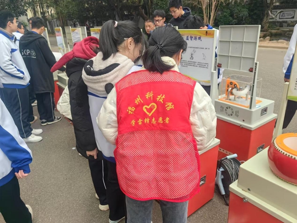 科普大篷車(chē)走進(jìn)鼓樓區(qū)教院附中