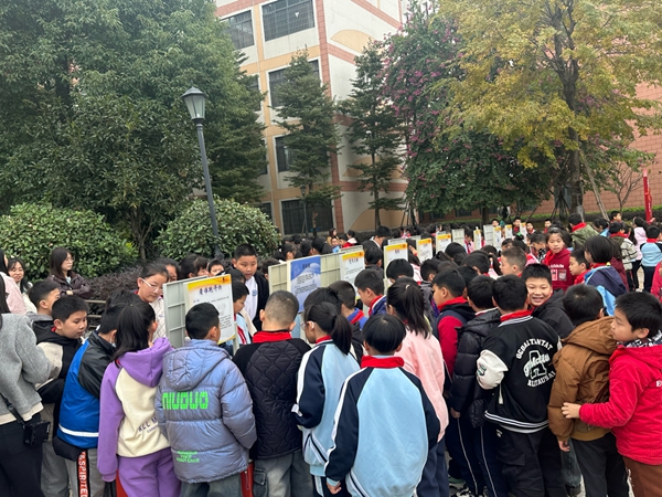 科普大篷車走進(jìn)高新區(qū)實驗小學(xué)