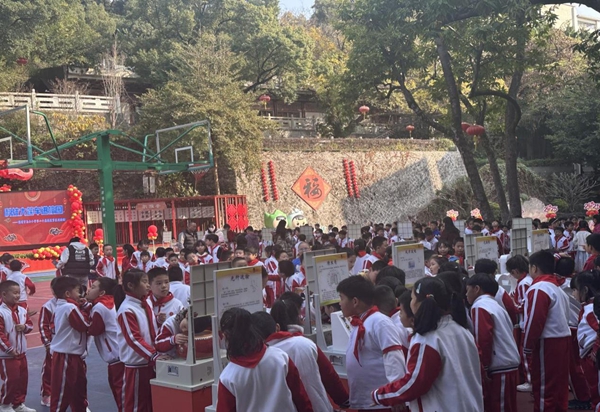 科普大篷車走進(jìn)烏山小學(xué)