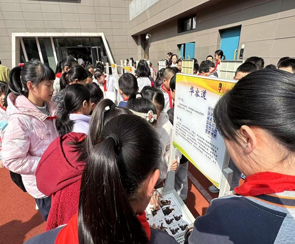 福州科技館科普大篷車走進(jìn)閩江師范高等?？茖W(xué)校附屬實(shí)驗(yàn)小學(xué)