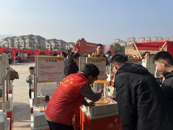 科普大篷車走進(jìn)連江縣潘渡鎮(zhèn)貴新社區(qū)