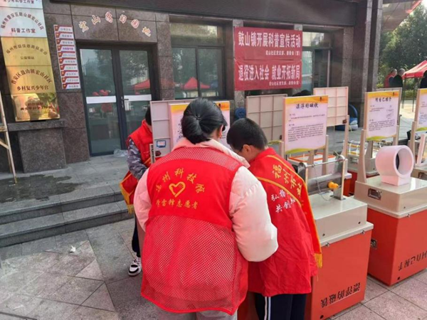 科普大篷車走進(jìn)晉安區(qū)鼓山鎮(zhèn)宏山社區(qū)