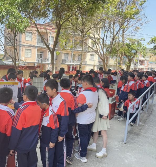探索科學(xué)奇妙，助力青少年科創(chuàng)——福州科技館科普大篷車走進(jìn)福清市東瀚蓮峰小學(xué)
