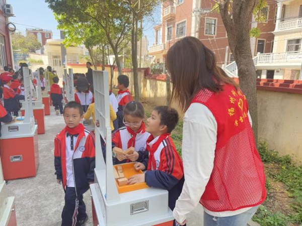 探索科學(xué)奇妙，助力青少年科創(chuàng)——福州科技館科普大篷車走進(jìn)福清市東瀚蓮峰小學(xué)