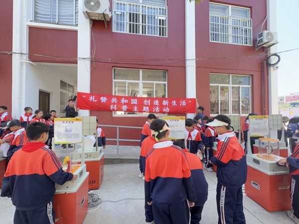 探索科學(xué)奇妙，助力青少年科創(chuàng)——福州科技館科普大篷車走進(jìn)福清市東瀚蓮峰小學(xué)