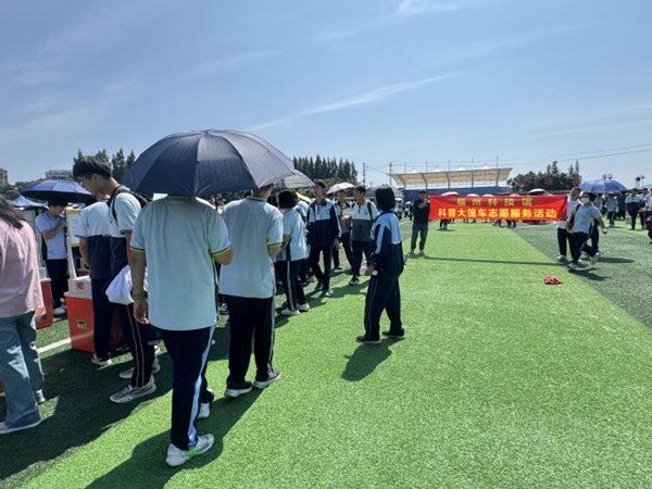 “科技大篷車進校園，科藝雙馨潤童心”——福州科技館科普大篷車走進福清德旺中學(xué)