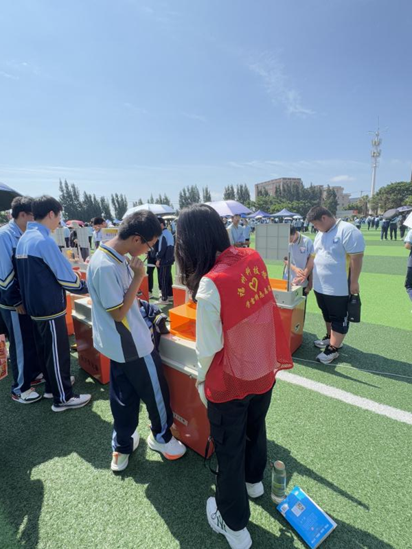 “科技大篷車進校園，科藝雙馨潤童心”——福州科技館科普大篷車走進福清德旺中學(xué)