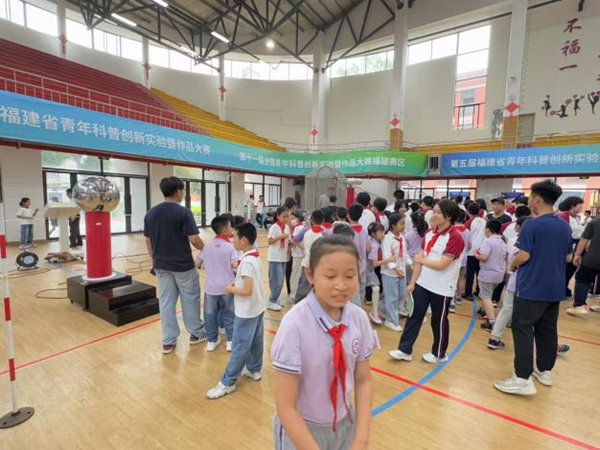 “智啟少年，科耀榕城”——福州科技館相約福州一中共探科學(xué)秘境