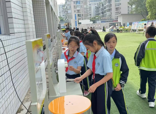“少年逐光，探秘?zé)o限”——臺江第二實驗小學(xué)相約福州科技館共探科學(xué)秘境