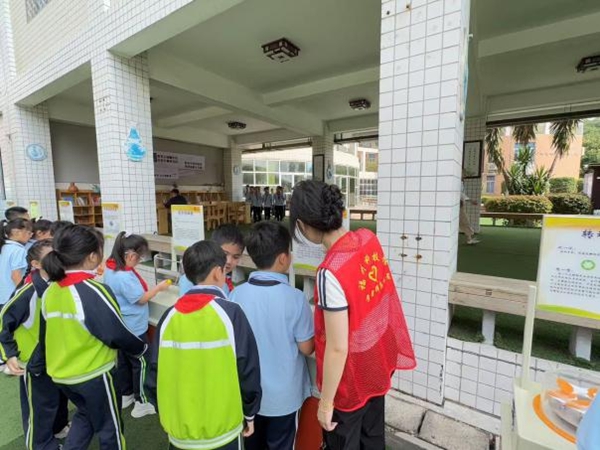 “少年逐光，探秘?zé)o限”——臺江第二實驗小學(xué)相約福州科技館共探科學(xué)秘境