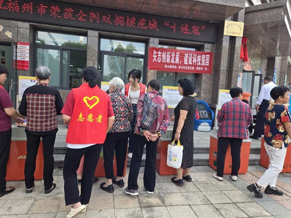 “科普零距離，歡樂滿宏山”——福州科技館科普車走進(jìn)鼓山鎮(zhèn)宏山社區(qū)