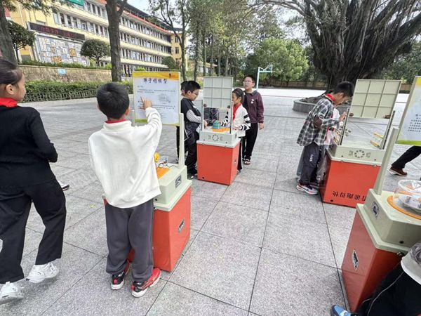 “科技大篷車，點燃科學夢”——長樂區(qū)鶴上鎮(zhèn)中心小學相約福州科技館共探科學秘境