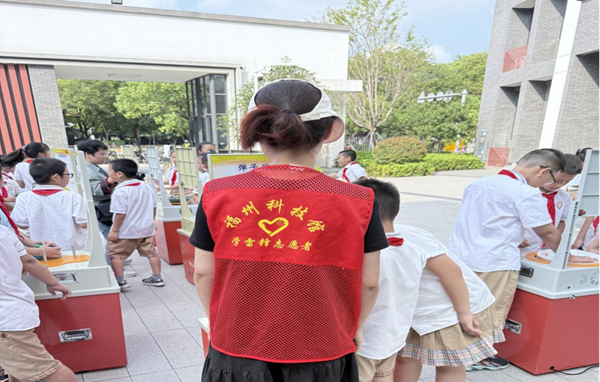 科普大篷車進(jìn)校園 科創(chuàng)火種燃青春——福州三十二中科技節(jié)活動 科普大篷車進(jìn)校園 科創(chuàng)火種燃青春——福州三十二中科技節(jié)活動