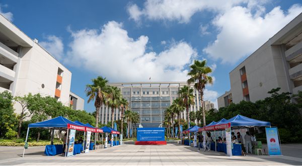 福州科技館科普大篷車開(kāi)進(jìn)平潭師大附中——全國(guó)科普月主場(chǎng)活動(dòng)啟動(dòng)，點(diǎn)燃校園科學(xué)熱情