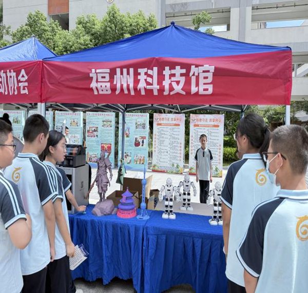 福州科技館科普大篷車開(kāi)進(jìn)平潭師大附中——全國(guó)科普月主場(chǎng)活動(dòng)啟動(dòng)，點(diǎn)燃校園科學(xué)熱情