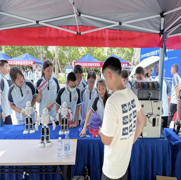 福州科技館科普大篷車開(kāi)進(jìn)平潭師大附中——全國(guó)科普月主場(chǎng)活動(dòng)啟動(dòng)，點(diǎn)燃校園科學(xué)熱情