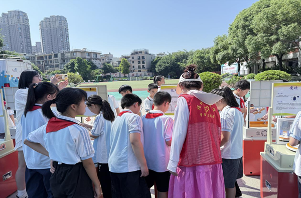 把科學裝進少年口袋——福州科技館科普大篷車“相約”倉山區(qū)教師進修附屬第二小學