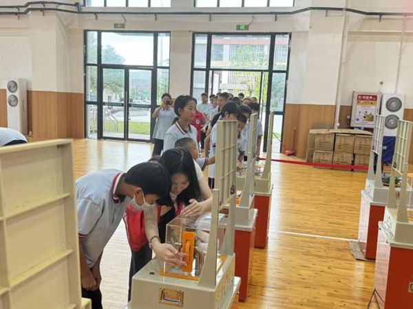 “星夢(mèng)啟航，玩轉(zhuǎn)科學(xué)”——福清特殊教育學(xué)?？破哲嚮顒?dòng)圓滿舉行