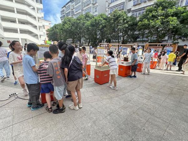 “智享長樂科普月，解鎖科學(xué)新答案”——長樂區(qū)洞江小學(xué)迎來奇妙科普之旅