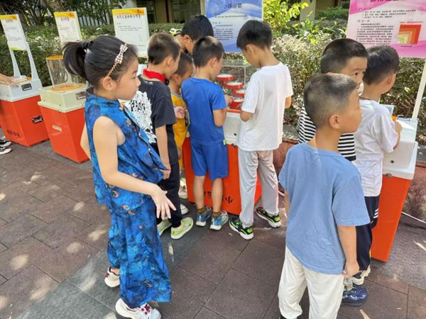 “科學(xué)巴士進校園，探索奇妙科學(xué)課”——福建開放大學(xué)附屬中學(xué)相約奇妙科學(xué)之旅