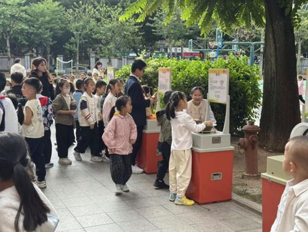 “追光科學(xué)家，驅(qū)動新征程”——福州市鼓山新區(qū)小學(xué)相約福州科技館共赴趣味科學(xué)之約