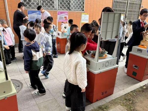 “追光科學(xué)家，驅(qū)動新征程”——福州市鼓山新區(qū)小學(xué)相約福州科技館共赴趣味科學(xué)之約