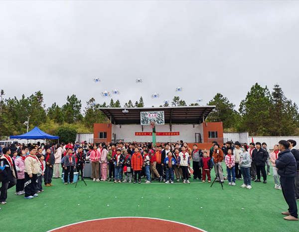 赴一場科技之約 種一個(gè)未來夢想 ——福州科技館科普大篷車駛?cè)腴}侯大湖中學(xué)點(diǎn)亮科學(xué)夢  