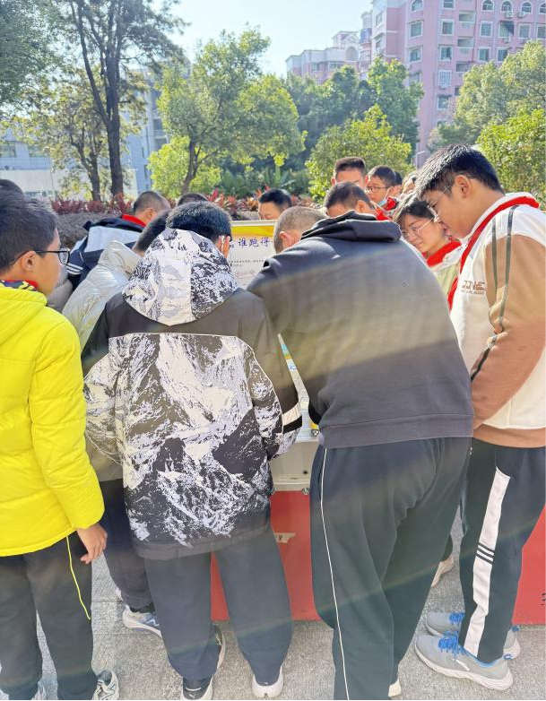 大篷車“駛”入銅盤中學(xué) 科技熱潮點(diǎn)燃少年探索心——福州銅盤中學(xué)2025年科技節(jié)精彩啟幕