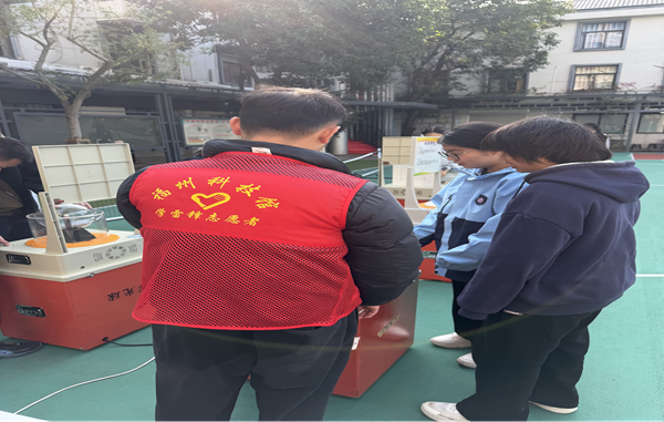 科技大篷車“解鎖”校園新體驗(yàn) 日升少年燃動2025科技探索潮