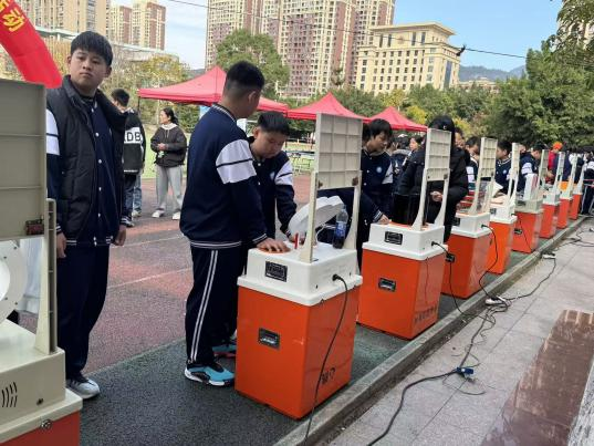 “科創(chuàng)筑夢(mèng)，藝彩紛揚(yáng)”——馬尾區(qū)江濱中學(xué)相約福州科技館共探趣味科學(xué)之約