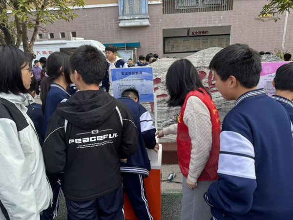 “科創(chuàng)筑夢(mèng)，藝彩紛揚(yáng)”——馬尾區(qū)江濱中學(xué)相約福州科技館共探趣味科學(xué)之約