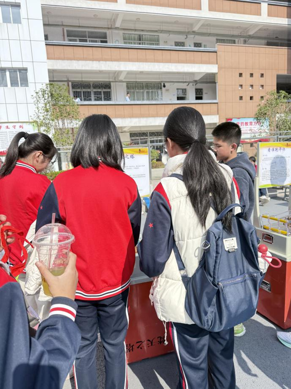 科藝節(jié)添“科”味！福州科技館大篷車與二附中學(xué)子共赴科創(chuàng)之約