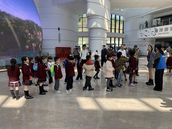 福州科技館與福建少兒頻道共同舉辦科普小記者實踐活動 福州科技館與福建少兒頻道共同舉辦科普小記者實踐活動