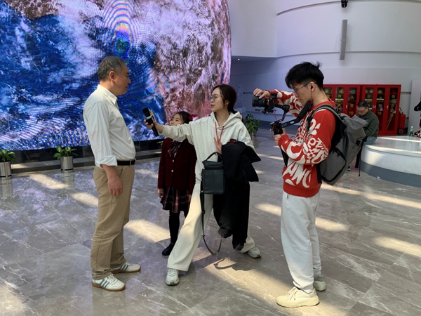 福州科技館與福建少兒頻道共同舉辦科普小記者實踐活動 福州科技館與福建少兒頻道共同舉辦科普小記者實踐活動