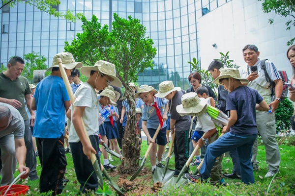 2025榕臺(tái)科技研學(xué)活動(dòng)首日在福州科技館精彩啟幕——兩岸青少年共探科學(xué)奧秘 院士領(lǐng)航點(diǎn)燃科技?jí)粝? alt=