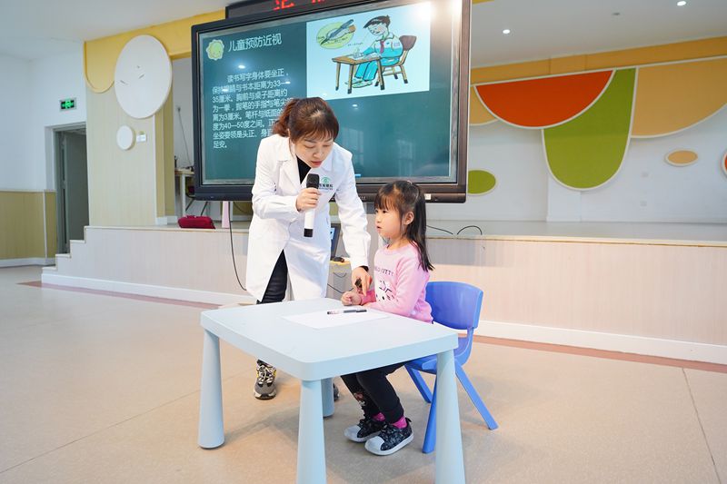 “小小眼科醫(yī)生”進(jìn)校園，打造近視防控科普新形式