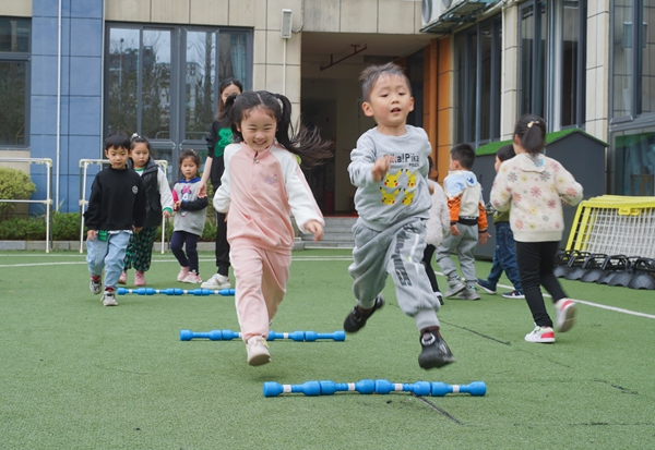 福州科技館眼健康分館開(kāi)展第二屆倉(cāng)山區(qū)兒童青少年近視防控趣味運(yùn)動(dòng)會(huì)
