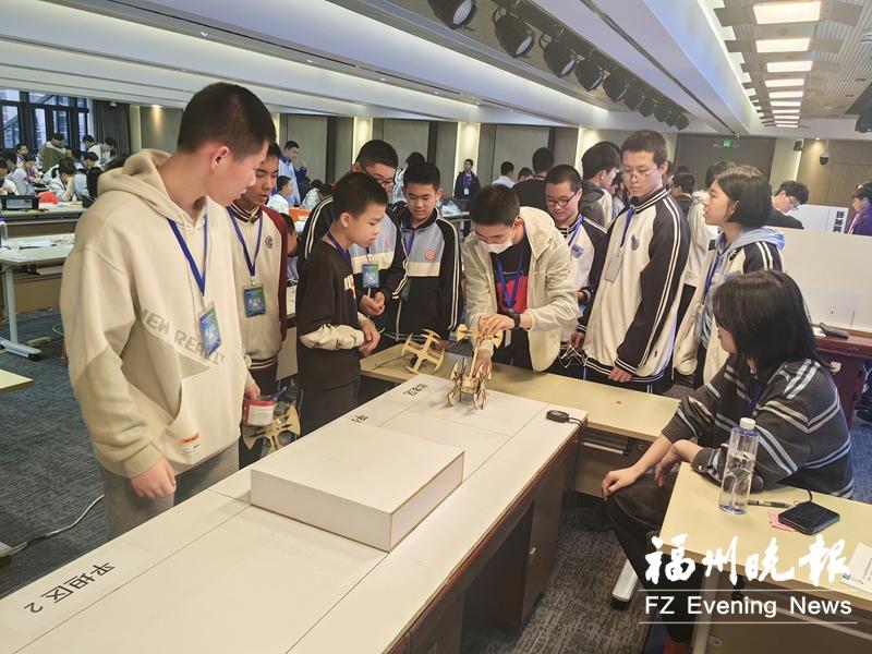 “未來(lái)太空車(chē)”不到40克 福州中學(xué)生作品科技感滿(mǎn)滿(mǎn)