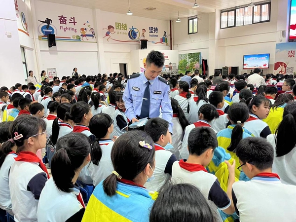 反邪教宣傳教育活動走進(jìn)福州市錢塘文博小學(xué)