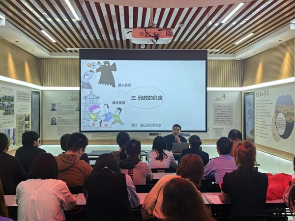 福州市反邪教協(xié)會(huì)聯(lián)合多部門開(kāi)展“巾幗普法八閩行 反邪防詐護(hù)家寧”主題宣傳活動(dòng)