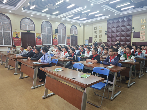 福州市反邪教協(xié)會聯(lián)合多部門開展“崇尚科學(xué) 反對邪教”校園主題活動 福州市反邪教協(xié)會聯(lián)合多部門開展“崇尚科學(xué) 反對邪教”校園主題活動