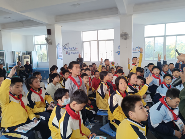 筑牢校園反邪防線 守護(hù)學(xué)子健康成長——“揚(yáng)浩然正氣 守?zé)o邪校園”反邪教宣傳主題活動(dòng)走進(jìn)倉山三小