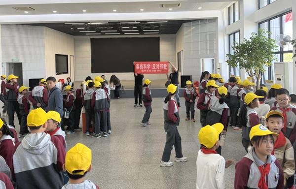 “崇尚科學(xué) 反對(duì)邪教”系列主題宣傳教育活動(dòng)落地連江縣第二實(shí)驗(yàn)小學(xué)