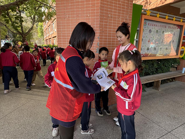 “破邪教歪理 立科學(xué)信仰”福州市反邪教主題教育守護(hù)校園凈土