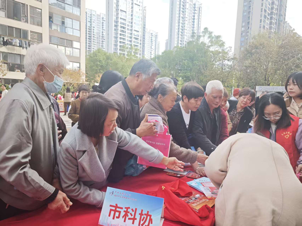 “平安反邪進(jìn)萬(wàn)家”首場(chǎng)宣傳活動(dòng)走進(jìn)瀛東社區(qū)